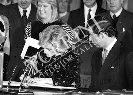 Carlo d'inghilterra pronto a cambiare nome per diventare re? Carlo E Diana D Inghilterra A Firenze Torrini