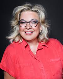 So many new followers & friends. Thought I might do a little  (re)introduction for all of you. Hi! I'm Melissa Radke. I'm really glad you  found me. We have a lot of