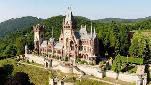 Schloss drachenburg or drachenburg castle is a private villa styled as a palace and constructed in the late 19th century. Schloss Drachenburg Eure Projekte Willkommen Im Spielerheim Wir Geben Euch Ein Zuhause
