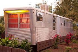 Pin By Gypsygirl On Trailers Shabby Chic Style Vintage Trailer Trailer Home Vintage Camper