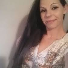 Danielle Dickman (@DanielleDlove)