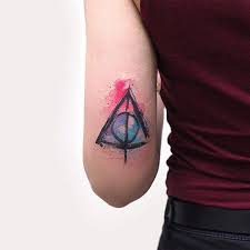 Zum verkauf stehen hier wandtattoos mit verschiedenen wildtieren. The Deathly Hallows Are Three Highly Powerful Magical