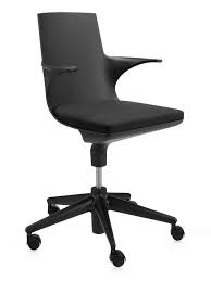Designed by antonio citterio with toan nguyen, 2005. Kartell Spoon Chair Von Antonio Citterio Toan Nguyen 2007 Designermobel Von Smow De
