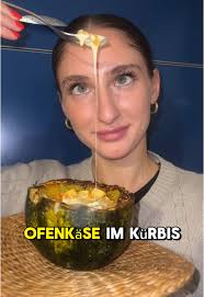 Ofenkäse im Kürbis 🎃🧀 #kürbis #ofenkäse #spaghettikürbis #kürbisrezept  #käsekürbis #abnehmenohnezuhungern #abnehmen2024 #abnehmenohnezuhungern  #ketorezepte #ketorezept