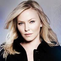 Kelli Giddish Central