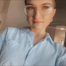 Amber Halfacre's Instagram, Twitter & Facebook