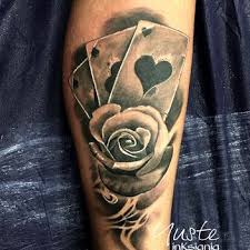 Tatuaje Cartas De Poker Y Rosa Tatuajes Cartas De Poker Tatuaje Cartas Tatuajes De Poker