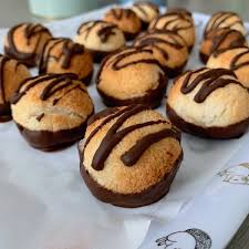Rochers A La Noix De Coco Et Au Chocolat Gateaux Et Desserts Noix De Coco Rocher Noix De Coco