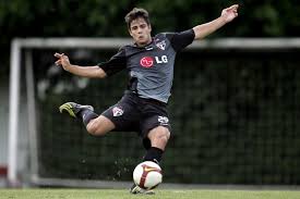 Ex-São Paulo, atacante Henrique Almeida é anunciado pela Chapecoense