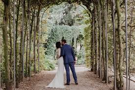 Für standesamtliche trauungen ebenso wie festliche hochzeitsfeiern bietet die metropole am rhein traumhafte hochzeitslocations. Boho Hochzeit Im Kolner Zoo Hochzeiten Romantisch Suss Stylisch Hipp Farben