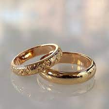 Pin By Vicki Carver On Modelos De Joias E Semi Joias Para Quem Quer Fazer Couple Wedding Rings Wedding Rings Unique Jewelry Wedding Rings