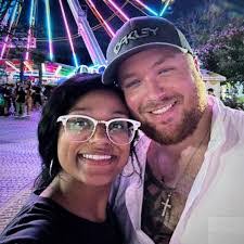 Danielle Gaus's Instagram, Twitter & Facebook