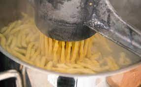 Spatzlepresse So Einfach Gelingen Spatzle Lecker Lecker