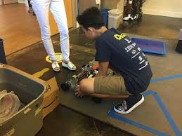 A góljuk után a svájciak kissé megtorpantak, több területet engedtek a magyar bajnoknak. Iron Reign Robotics