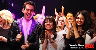 .ortam hazırlayan polen emre'nin sevgilisi, bir anda yüzüğü çıkartıp polen emre'ye evlilik teklifinde bulundu. Yasak Elma Zeynep In Sevgilisi Olma Ihtimali Bile Facebook