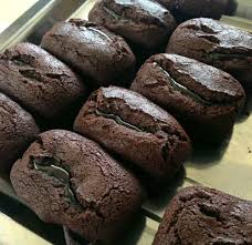 Hidangkan dan cicipi lezatnya olahan kue balok khas yang enak dan sedap. Resep Kue Balok Khas Bandung Yang Manis Dan Lumer Di Mulut