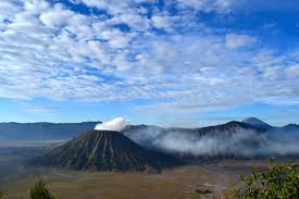 Puncak gunung ini tertutup oleh bagian salju yang cukup tebal. 28 Gambar Pemandangan Di Gunung Bromo Terkini Lingkar Png