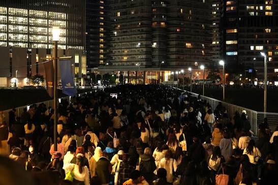 2ページ目）歩行者による渋滞だけじゃない…「都内や埼玉ナンバーの車」でライブ後のKアリーナ横浜周辺は大混雑 | FRIDAYデジタル