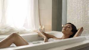 Bei der vielzahl an erkältungsbädern, die man in den hiesigen drogeriemärkten kaufen kann, liegt die. Badewanne Wann Du Besser Auf Ein Heisses Bad Verzichtest Fit For Fun