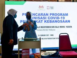 Ikatan dokter anak indonesia (idai) menerbitkan rekomendasi jadwal imunisasi yang menjadi pedoman fasilitas kesehatan. Muhyiddin Mulakan Program Imunisasi Covid 19 Kebangsaan Hari Ini