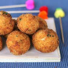 Tra scherzetti, burle e giochetti ci siamo divertiti insieme a preparare questi bei dolcetti. Polpette Di Ricotta Fritte Oppure Al Forno Ricetta Facile Sfiziosa