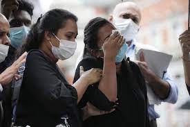 特集 スリランカ人女性の死が投げかける入管施設の長期収容問題 2021年5月25日 17時06分 今年3月、スリランカ人のウィシュマ・サンダマリさんが名古屋市にある入管施設で収容中に亡くなった。 33歳だった。 Yyplnp99ofltmm