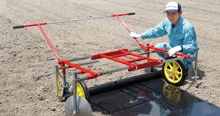 野菜づくりに欠かせない！マルチ張りは人力用マルチャー『MR-3B』で解決！ | HOT INFORMATION