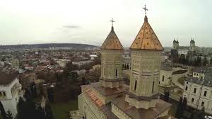 O biserică (ridicată mai întâi), o trapeză (sala de mese la mănăstire, n. Iasi Biserica Sfintii Trei Ierarhi Iasi Filmare Aeriana Youtube