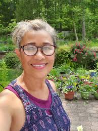 Hello my fellow gardeners. I have so many things to be thankful to our  almighty God. And guess what? It's my birthday, I turned 71 today. 5-10-52 