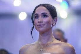 Julia Markle's Instagram, Twitter & Facebook