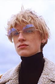 Noticias y reportajes sobre Sam Wall