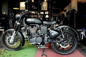 Royal enfield bullet 350 features. Royal Enfield Classic 500 Stealth Black In Images Enfield Classic Royal Enfield Modified Royal Enfield Bullet