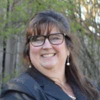 Laura Holder's Instagram, Twitter & Facebook