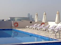 Business amenities at this 3 star property include complimentary wireless internet access and meeting rooms for small groups. Piscina Aufnahme Von Premier Inn Dubai International Airport Hotel Tripadvisor