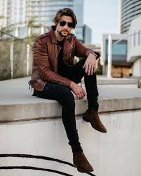 Black Jeans And Dark Brown Boots Trav White With A Street Style Combo With A Brown Leather Jacket Black Skinny Denim Dark Brown Sue Mens Street Style Hipster Mens Fashion Mens Fashion Casual