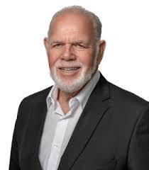 Elena Russell's Instagram, Twitter & Facebook