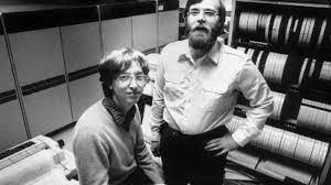 Bill gates april 1975 von zwei studenten offiziell gegründet. Digitale Welt Die Geschichte Von Microsoft