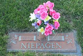 Original niepagen flower shop, offers fresh flowers and hand delivery right to your door in bloomington. Albert Niepagen 1905 1951 Find A Grave Memorial