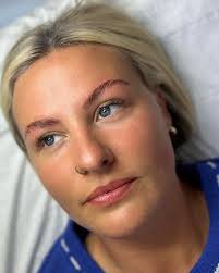 Hi lash and brow techs UK…I trained years ago so im looking for a tint that  stains brow & skin. Thanks for reading