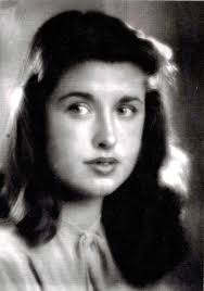 Otra tia pintora. María Esther Ballivián nació en La Paz el 13 de junio de  1927. Fue hija de Rafael Ballivián y Rosa Iturralde.​ Su abuela fue Elisa  Rocha de Ballivián, la