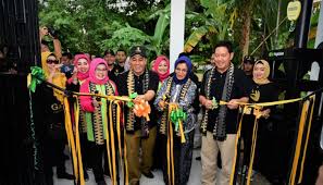 Simak profil lengkap nurdin abdullah gubernur sulsel yang kena ott kpk. Istri Gubernur Sulsel Apresiasi Program Pegadaian Memilah Sampai Menabung Emas Gosulsel