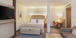 Multilingual and attentive hotel staff are at your service. Holidayinn Nurnberg City Centre