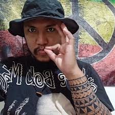 Matagal na kong nagdududa kung may relasyon 'tong dalawang 'to eh 🤔 Di  lang ako tumitingin sa inyo pero ramdam ko ang init nyo sa isa't isa.