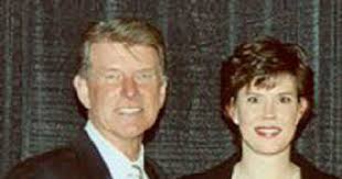 Wedding draws near for Otter, Easley