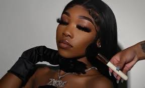 Kimberly Grindle's Instagram, Twitter & Facebook