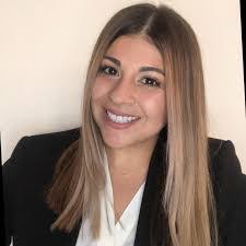 Dina Howard's Instagram, Twitter & Facebook