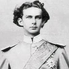 Nella primavera del 1985** **ci fu un programma**, “Quelli della notte”,  **destinato a lasciare il segno: un'ora originale, diversa da tutte le  altre viste fino a quel momento in tv. Celebri sono