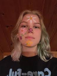 Hanna Huff's Instagram, Twitter & Facebook