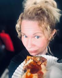 Round or square pizza crust?