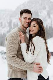 Taylor And Taylor Snowy Mountain Engagement Session Zandra Barriga Photo Engagement Photo Poses Winter Engagement Photos Outfits Couple Photoshoot Poses